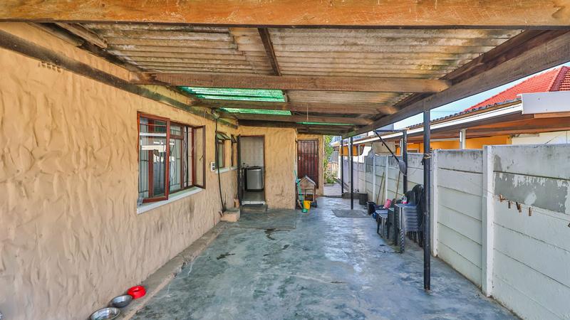 3 Bedroom Property for Sale in Elsies River Industrial Western Cape